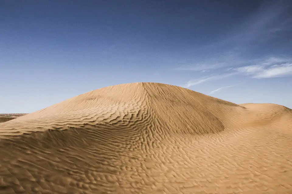 Sahara near Ksar Ghilane, southern Tunisia